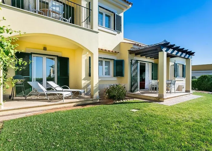 Strandnahes, Modernes Reihenhaus Mit Pool