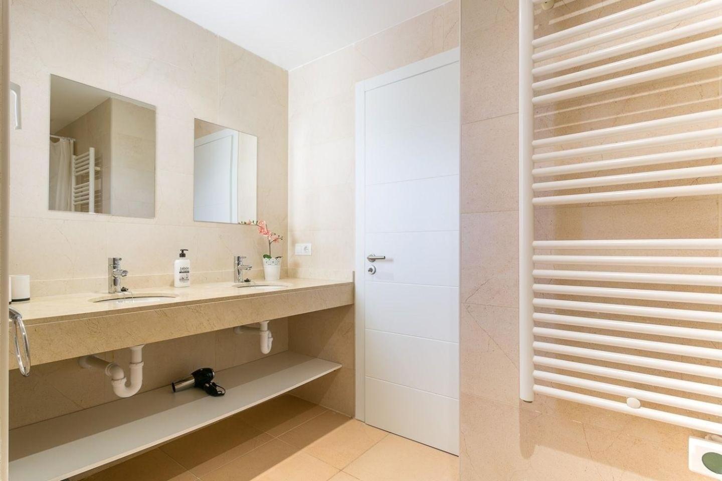 Apartment Strandnahes, Modernes Reihenhaus Mit Pool Sa Ràpita