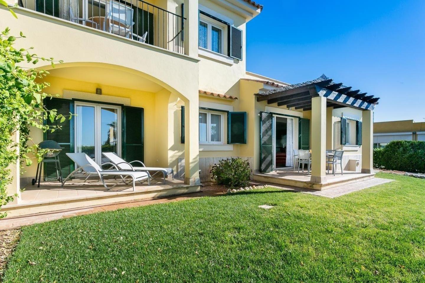 Strandnahes, Modernes Reihenhaus Mit Pool *